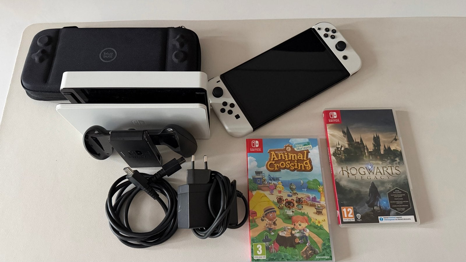 Nintendo Switch OLED met 2 games en accessoires