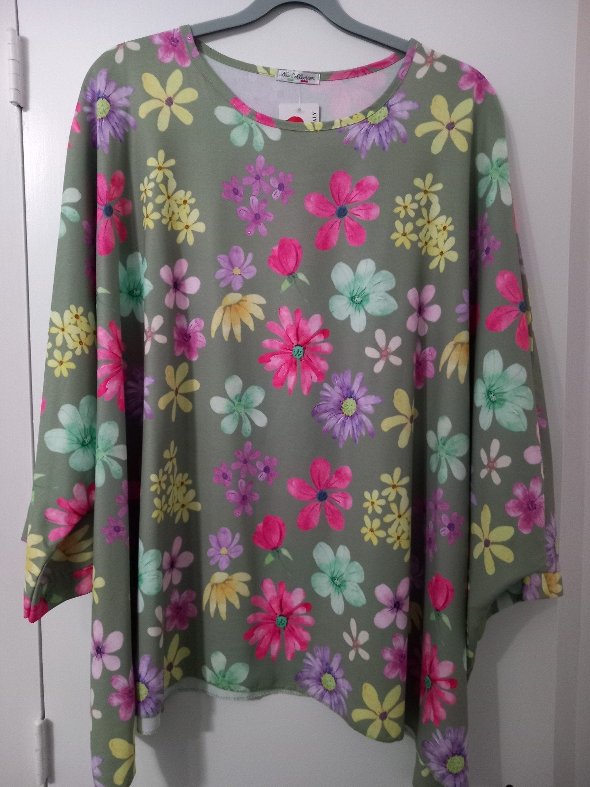 GROENE tuniek+ felle BLOEMEN, 1 maat,korte mouw, valt mooi, Kleding | Dames, Ophalen of Verzenden, Nieuw, Groen, Blouse of Tuniek