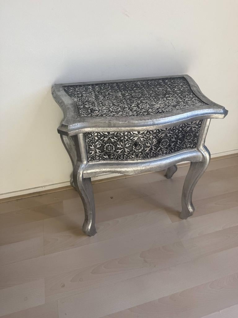 tafeltje, Huis en Inrichting, Tafels | Sidetables, Ophalen, Gebruikt, Klassiek /antiek /modern, Minder dan 50 cm