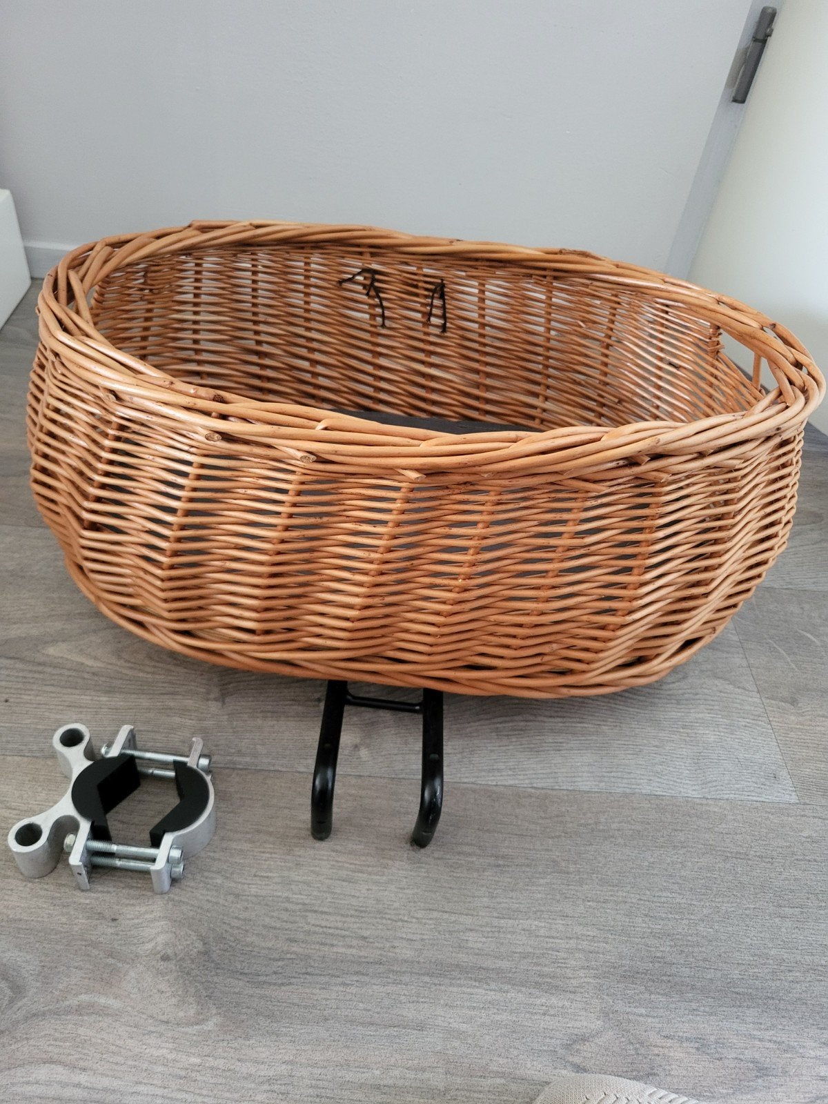 Rotan fietsmand met stuurbevestiging en kussen, Ophalen, Gebruikt, Fietsmand, Stuurbevestiging