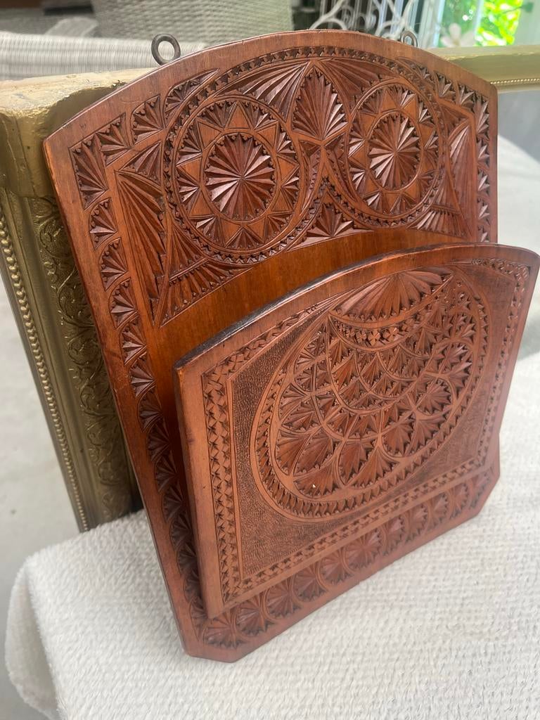 Vintage Houten Brievenhouder met Handgesneden Decoratie, Ophalen of Verzenden, Zo goed als nieuw
