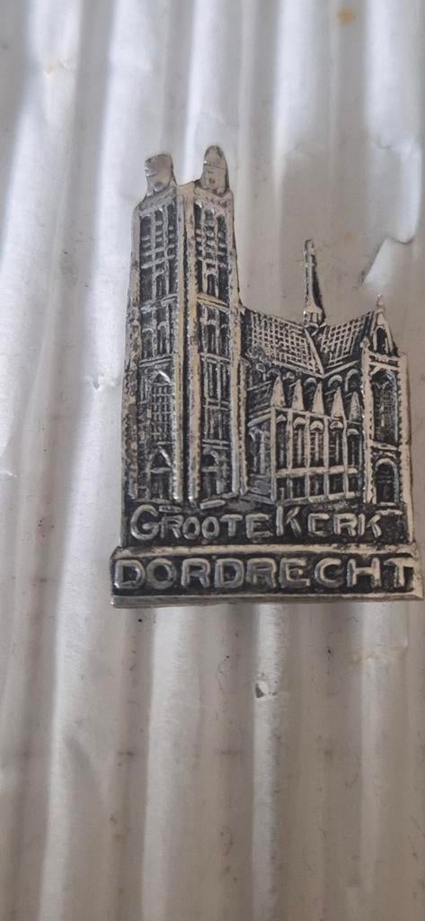 Speldje Groote kerk Dordrecht, Verzamelen, Speldjes, Pins en Buttons, Ophalen of Verzenden, Zo goed als nieuw