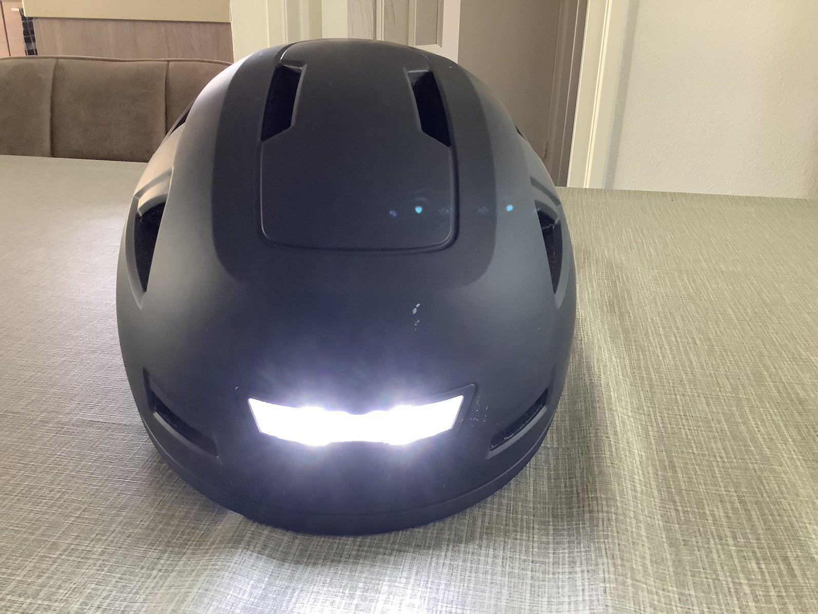 Te koop fietshelm met verlichting, Ophalen of Verzenden, Zo goed als nieuw, Heer of Dame