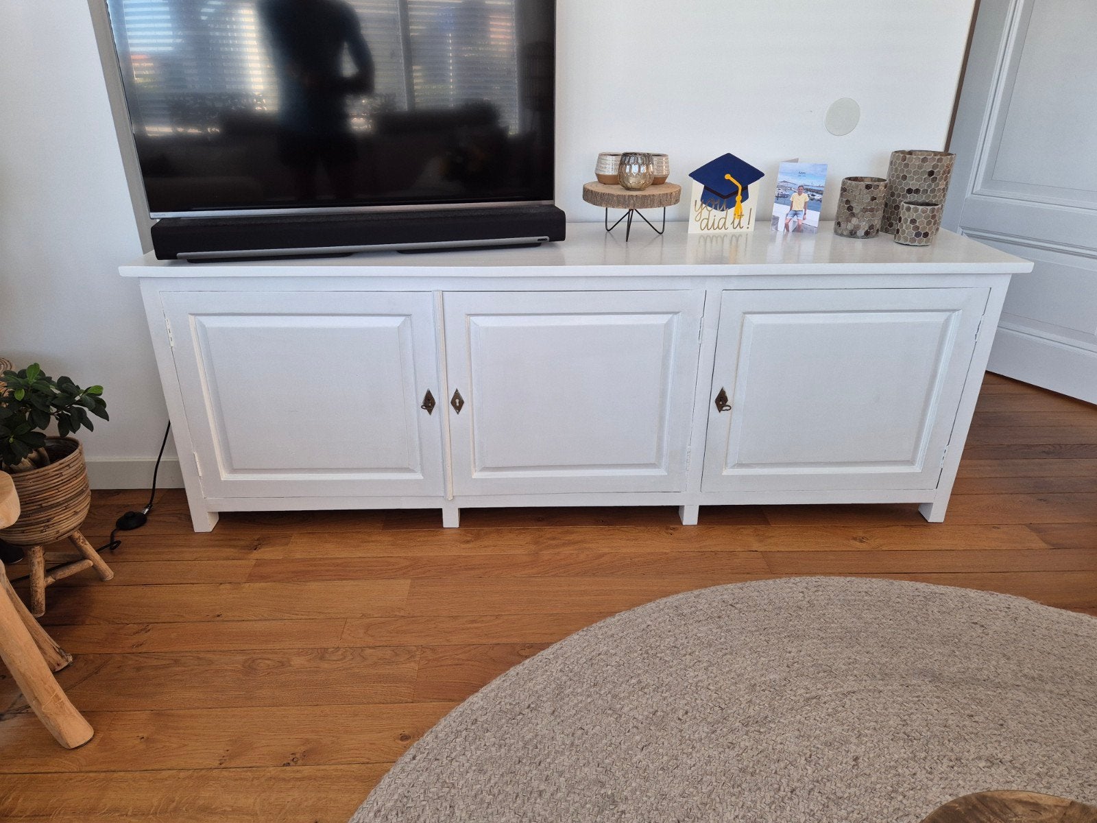 Wit dressoir met 3 deuren, Huis en Inrichting, Kasten | Dressoirs, Gebruikt, 150 tot 200 cm, Ophalen of Verzenden, Landelijk