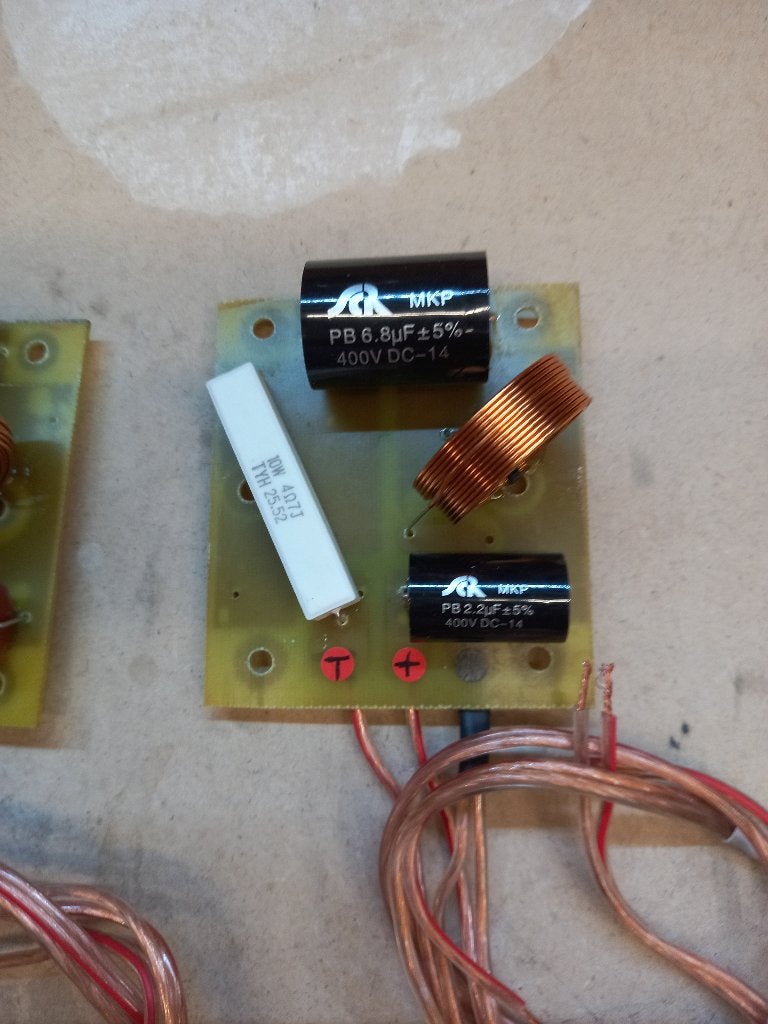 1 set high-pass filter 8ohm - 6000hz -  18db/oct  -4db verz