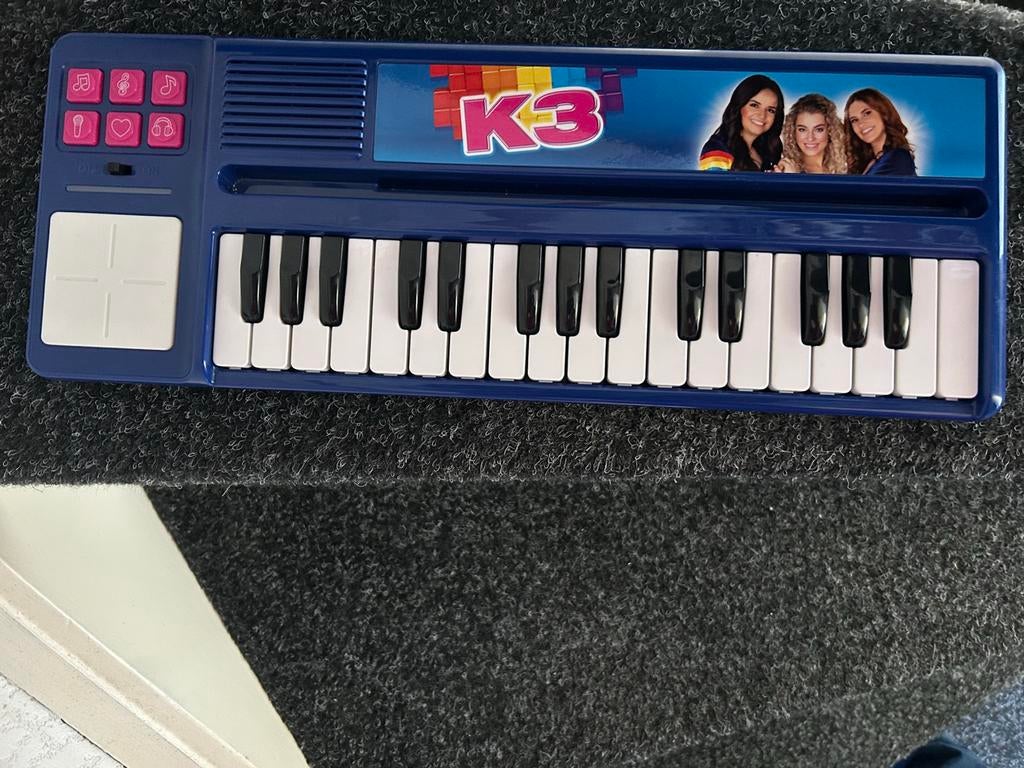 K3 - Piano met drumpad - Met fragmenten van 5 K3 liedjes, Kinderen en Baby's, Speelgoed | Babyspeelgoed, Zo goed als nieuw, Overige typen