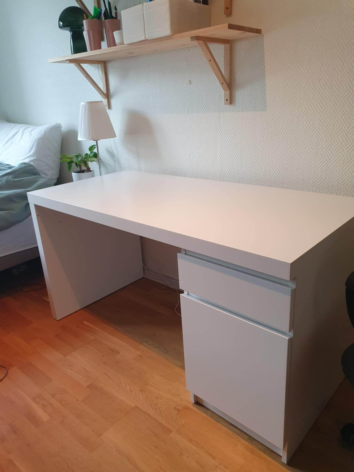 Bureau MALM, wit, 140x65 cm IKEA, Huis en Inrichting, Bureaus, Ophalen, Gebruikt, Hout, IKEA