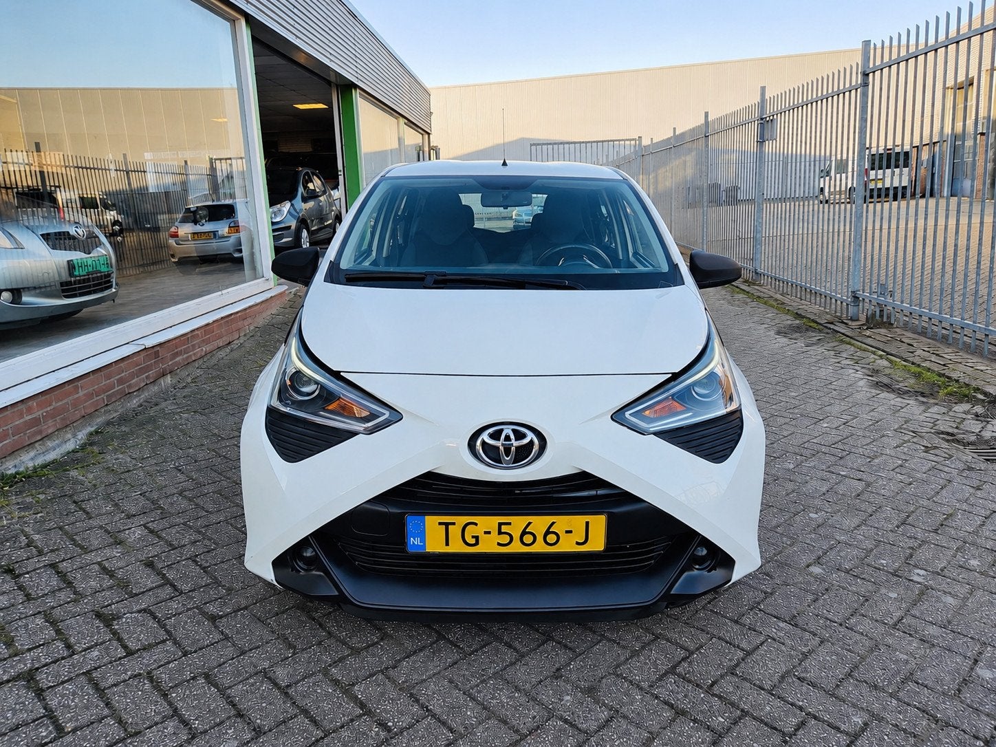 Toyota Aygo 1.0 VVT-i x-fun|AIRCO|BT|dealer onderhouden, Voorwielaandrijving, Gebruikt, Euro 6, 4 stoelen