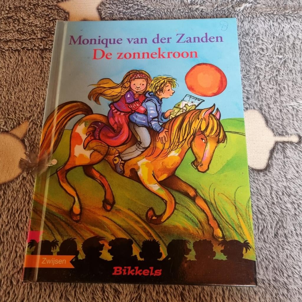 Monique van der Zanden - De zonnekroon - Bikkels - spannend, Ophalen of Verzenden, Gelezen