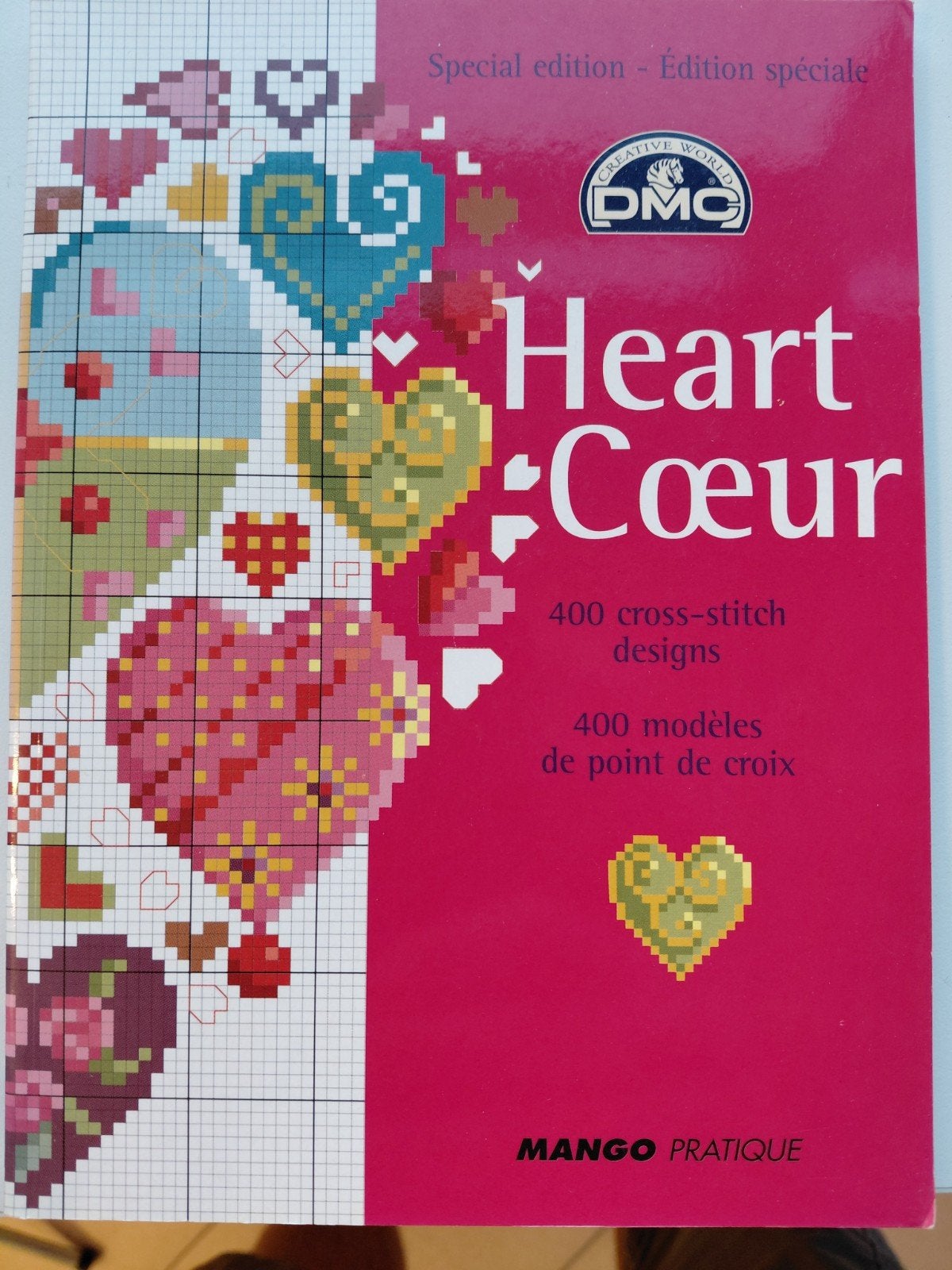 DMC Heart Cœur Borduurpatronen Boek - 400 Kruissteek Designs, Patroon, Niet gespecificeerd op product, Ophalen of Verzenden, Zo goed als nieuw