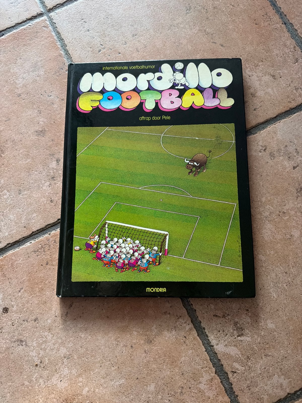 Mordillo Football - Internationale voetbalhumor, Eén stripboek, Ophalen of Verzenden, Zo goed als nieuw