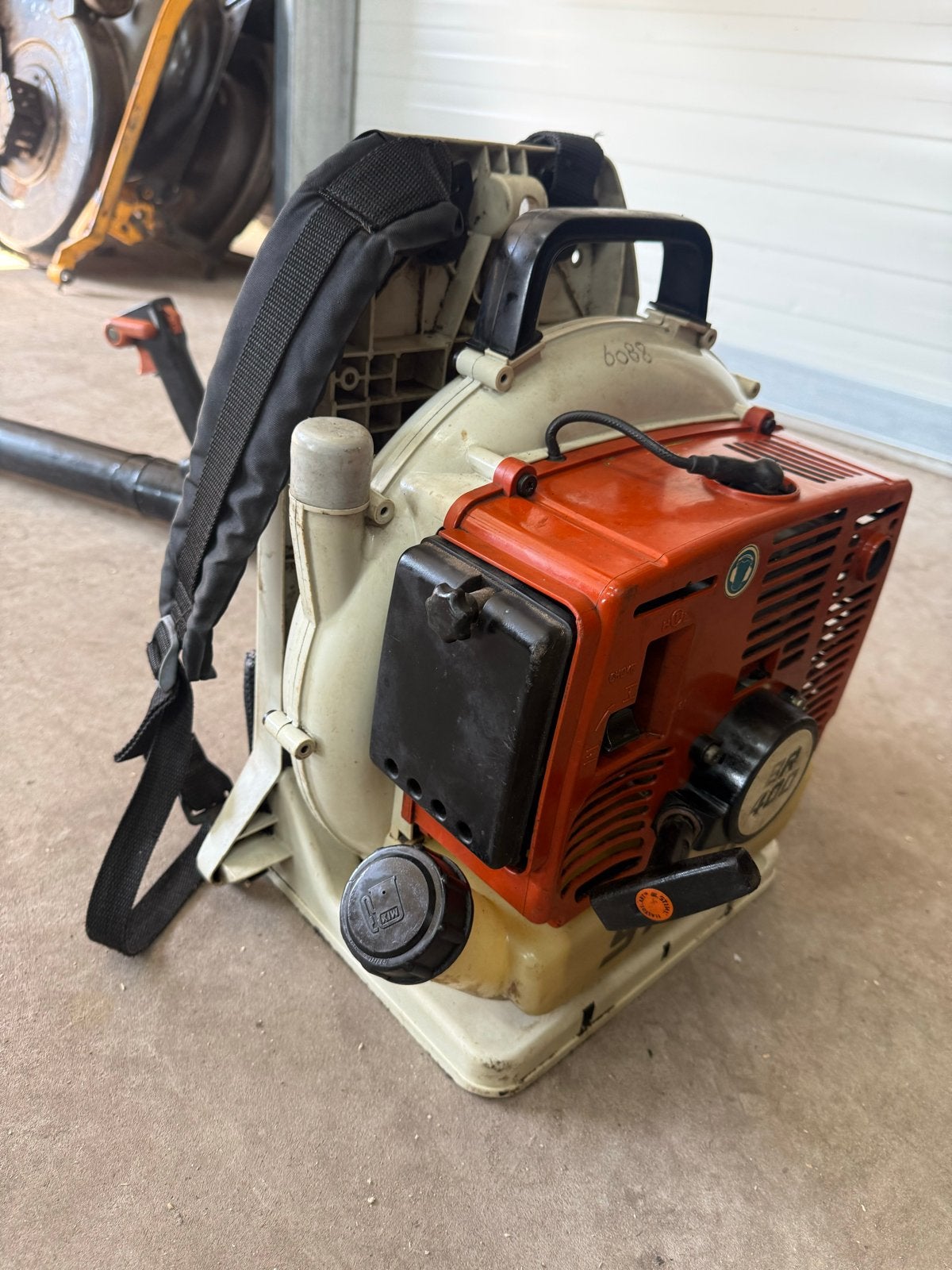 Stihl BR 400 Bladblazer - Nagekeken en Klaar voor Gebruik, Ophalen, Gebruikt, Benzine, Ruggedragen