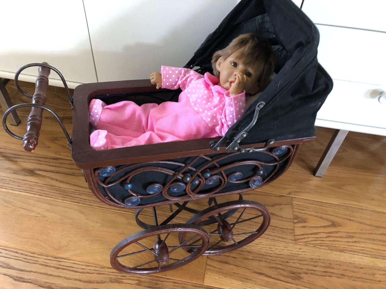 Oude poppenwagen met pop, Ophalen, Gebruikt, Babypop