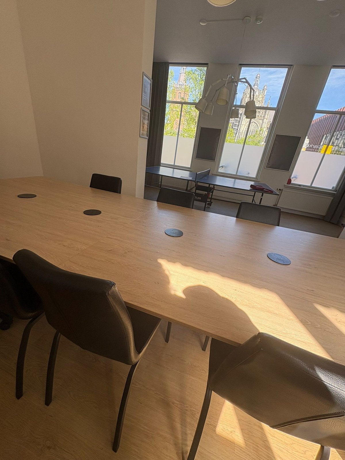 Grote vergadertafel met stroompunten, Gebruikt, 100 tot 150 cm, 200 cm of meer, Ophalen of Verzenden