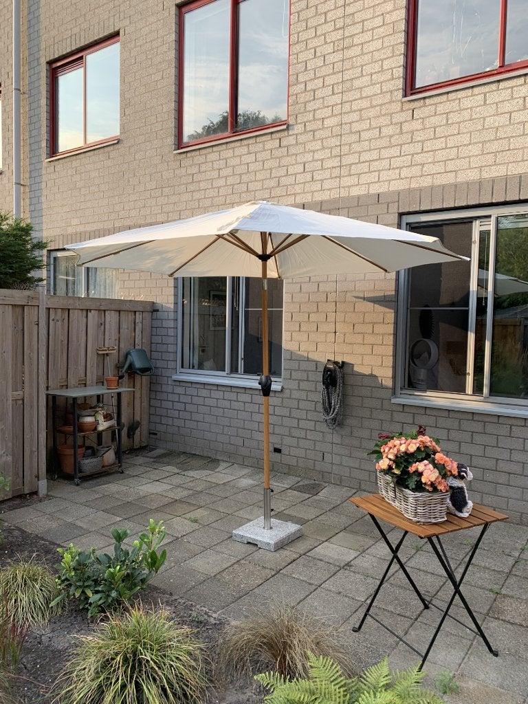 Parasol creme diameter 300 cm zonder voet!, Tuin en Terras, Ophalen, Zo goed als nieuw, Kantelbaar