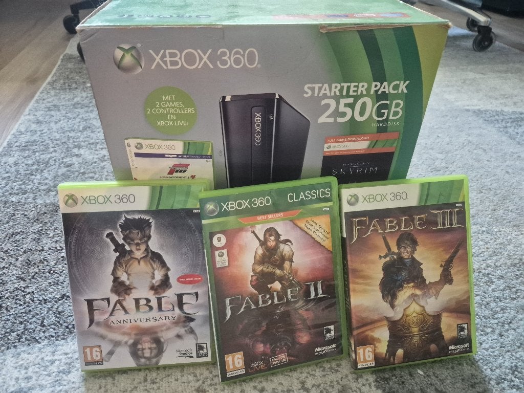 Xbox 360 + Fable I, II & III + twee controllers, Gebruikt, 1 speler, Eén computer, Vanaf 16 jaar