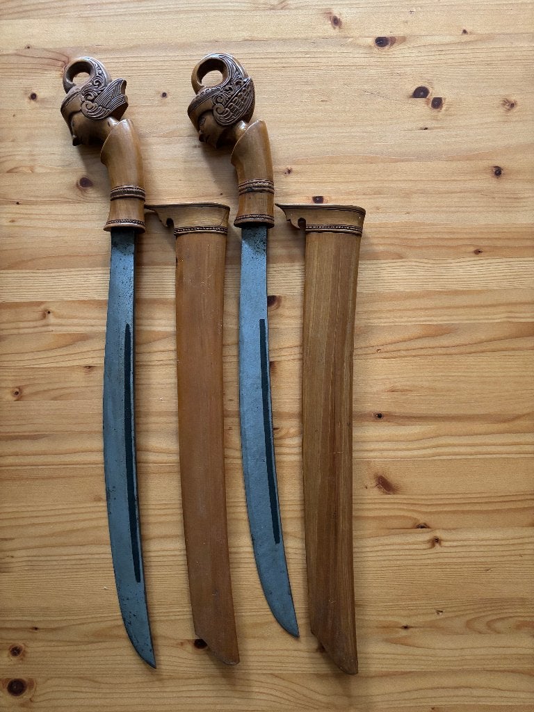 2 parangs, golok of pedang = kapmessen, Ophalen, Overige soorten, Azië, Zwaard of Sabel