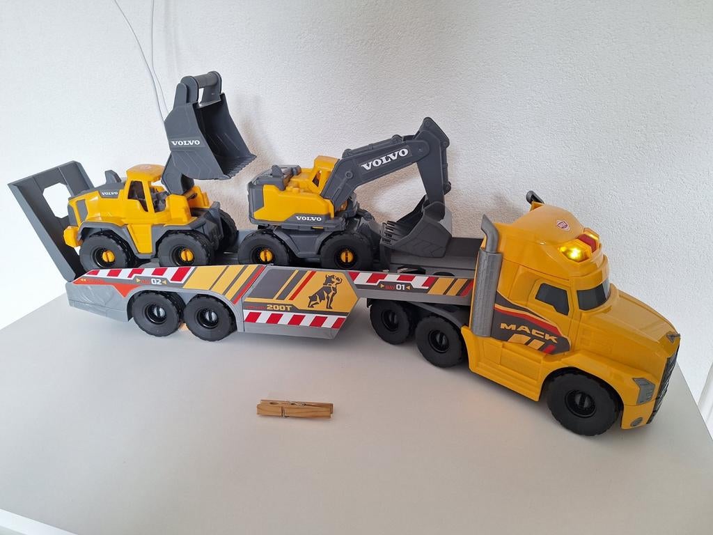 In nieuwstaat Dickie Mack/Volvo Transporter met Werkvoertuig, Kinderen en Baby's, Speelgoed | Speelgoedvoertuigen, Ophalen of Verzenden