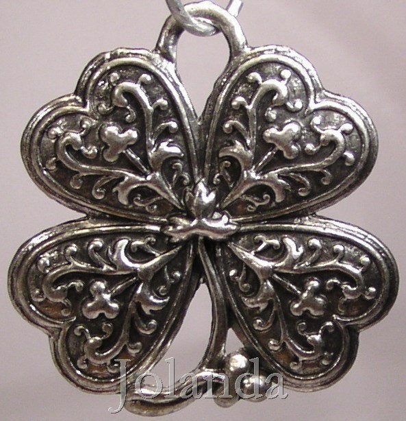 1147 Mooie Metalen Tibetaanse Klaver Vier Hanger, Ophalen of Verzenden, Nieuw, Hanger