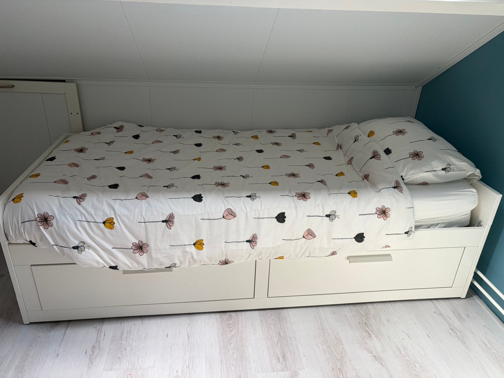 Uitschuifbaar bed Brimnes, Huis en Inrichting, Ophalen, Eenpersoons, Wit, Zo goed als nieuw