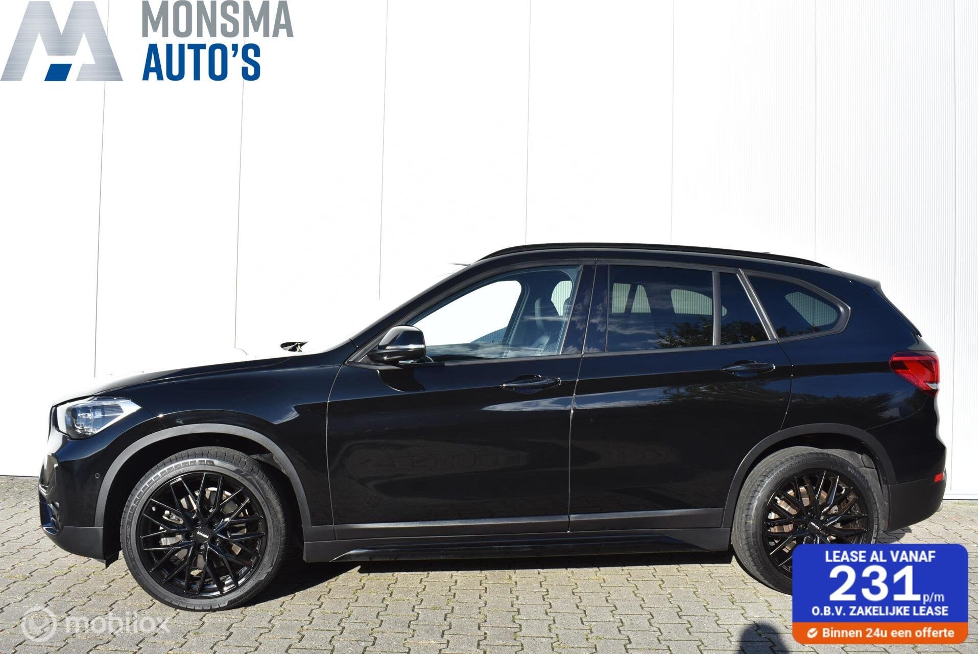 BMW X1 sDrive20i Schwarz ll Leder Sportstoel H/K HUD LED DAB, Auto's, 1998 cc, Zwart, Bedrijf, SUV of Terreinwagen