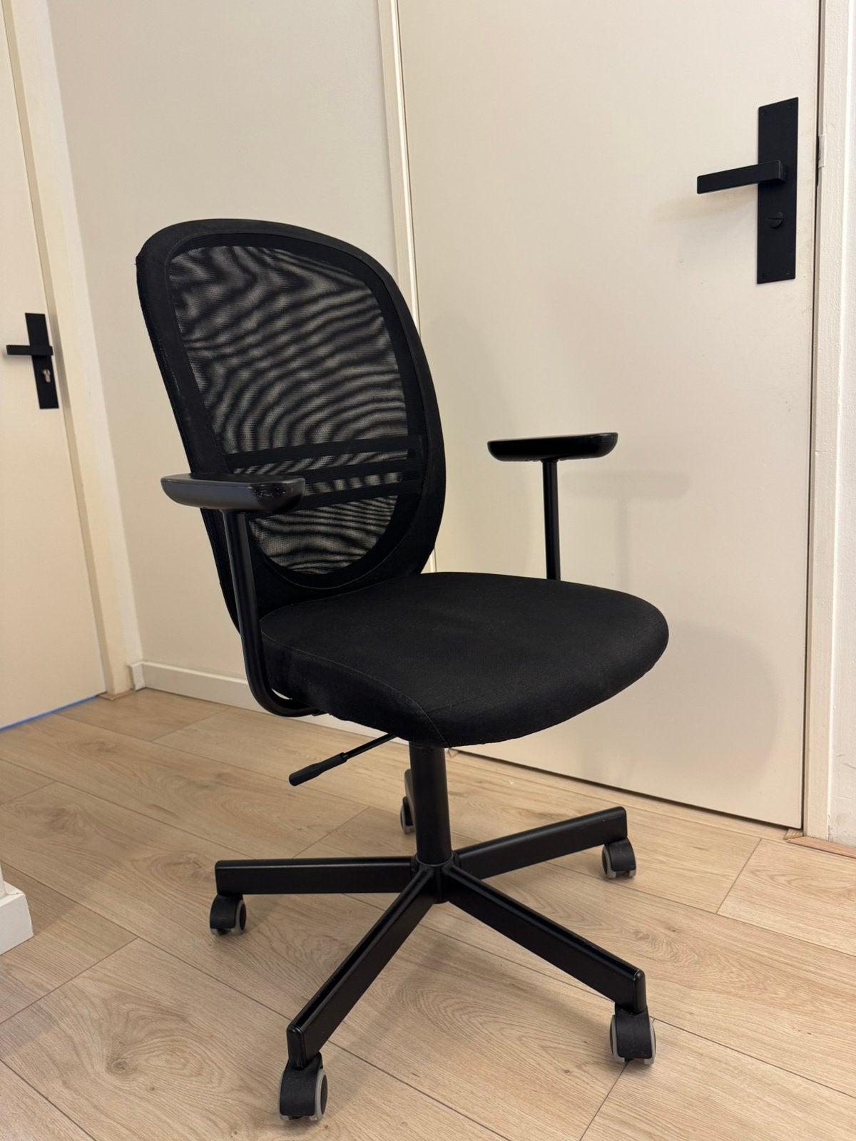 Ergonomic Office Chair with Armrests – Black, Huis en Inrichting, Ophalen, Zo goed als nieuw, Zwart