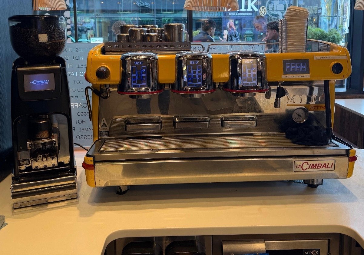 La Cimbali M100 Attiva Espressomachine Bluetooth bonenmaler, Ophalen, Gebruikt, Koffie en Espresso