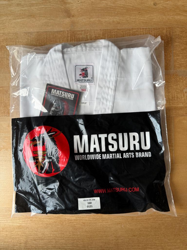 Nieuw Matsuru karate pak Maat 160, Sport en Fitness, Vechtsporten en Zelfverdediging, Overige, Nieuw, Vechtsportpak, Maat M