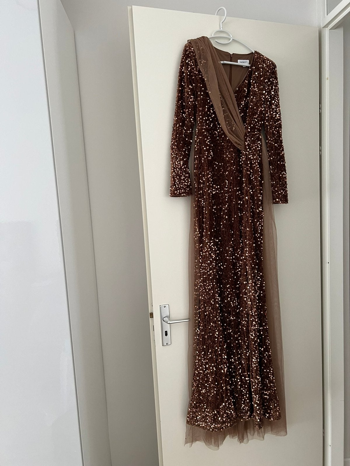 Mooie gala jurk, Kleding | Dames, Gelegenheidskleding, Maat 38/40 (M), Galajurk, Bruin, Ophalen of Verzenden