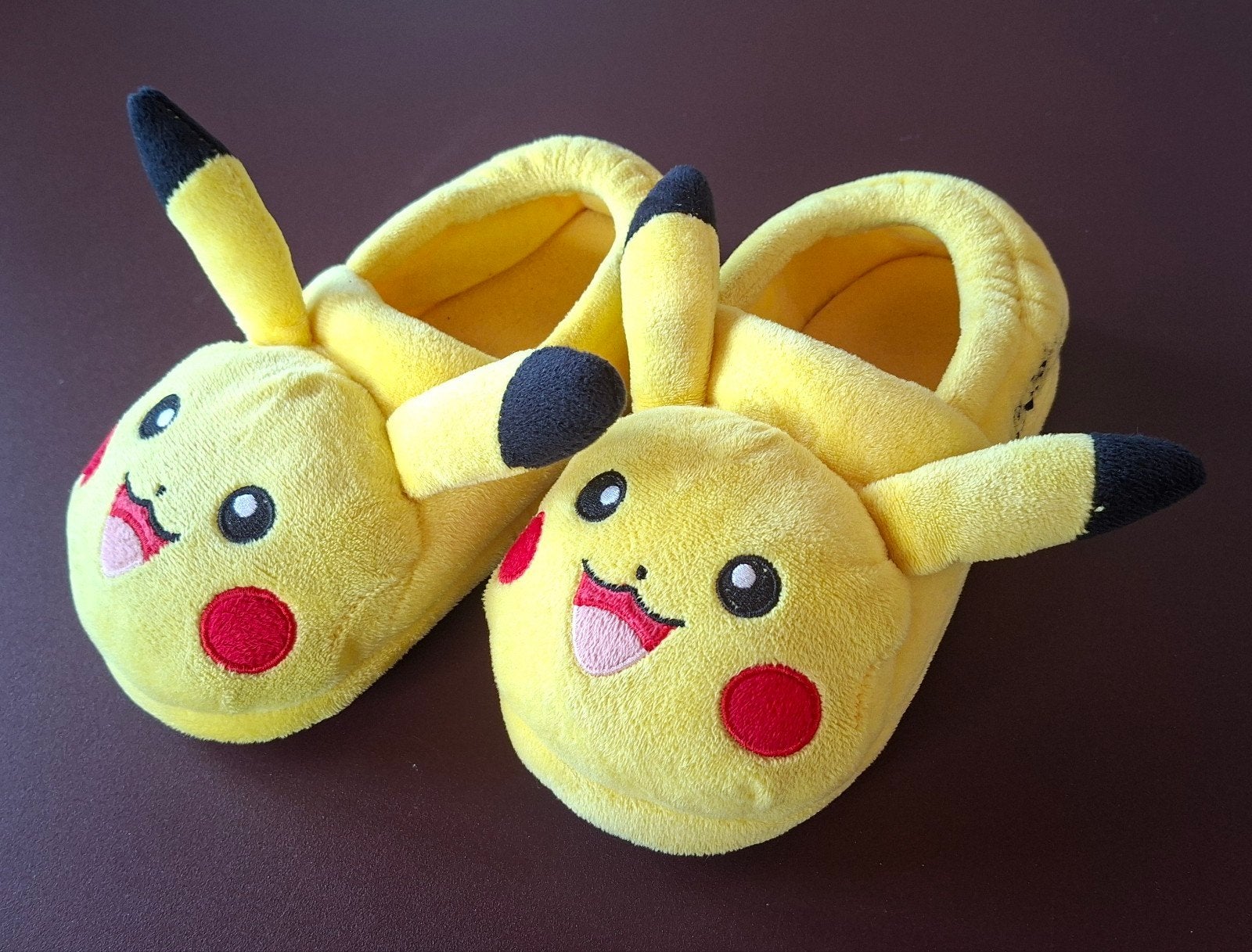 Pokemon Pikachu sloffen mt 33/34, Jongen of Meisje, Overige typen, Ophalen of Verzenden, Zo goed als nieuw