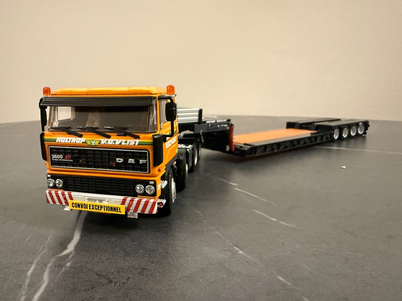 WSI Daf 3600 8x4 met 4 as nooteboom vd vlist, Hobby en Vrije tijd, Modelauto's | 1:50, Ophalen of Verzenden, Nieuw, Bus of Vrachtwagen