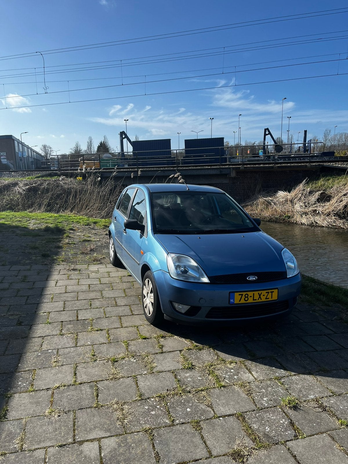 Ford Fiësta 1.4 16V 5DR 2003 Blauw, Auto's, Ford, Voorwielaandrijving, 40 €/maand, 4 cilinders, Blauw
