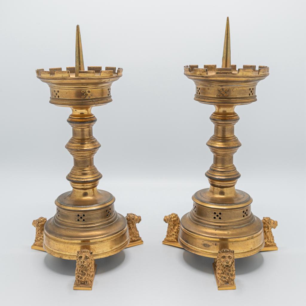 Set neogotische kerkkandelaren, brons 19e eeuw, Ophalen of Verzenden, Koper of Brons