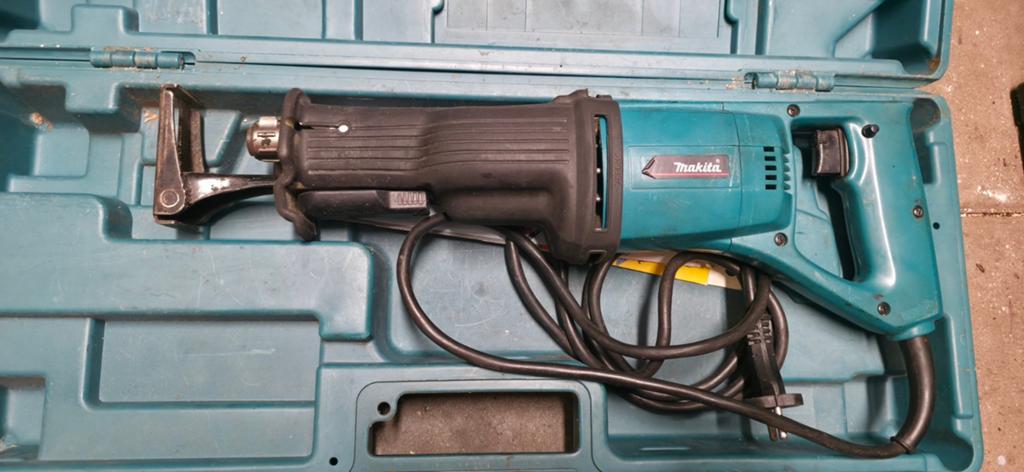Makita JR3000VT Reciprozaag met zaagbladen en koffer, Gebruikt, 70 mm of meer, 600 tot 1200 watt, Ophalen of Verzenden