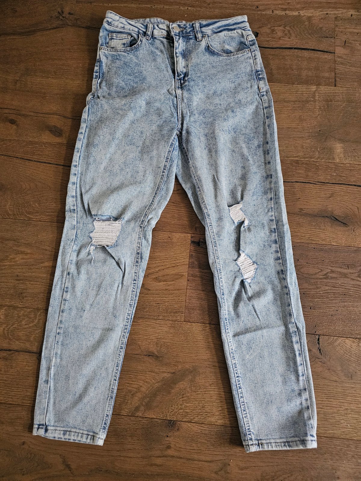 NA-KD jeans met scheuren - Maat 38., Kleding | Dames, NA-KD, Blauw, Ophalen of Verzenden, W30 - W32 (confectie 38/40)