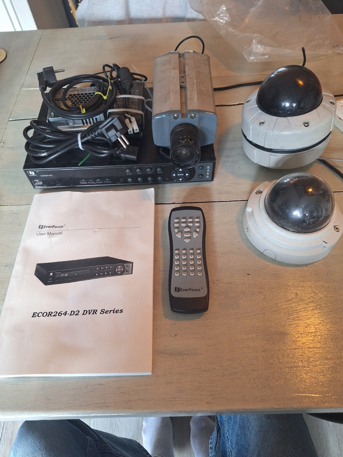 div bewakingscamera's 4x dome, 2x box