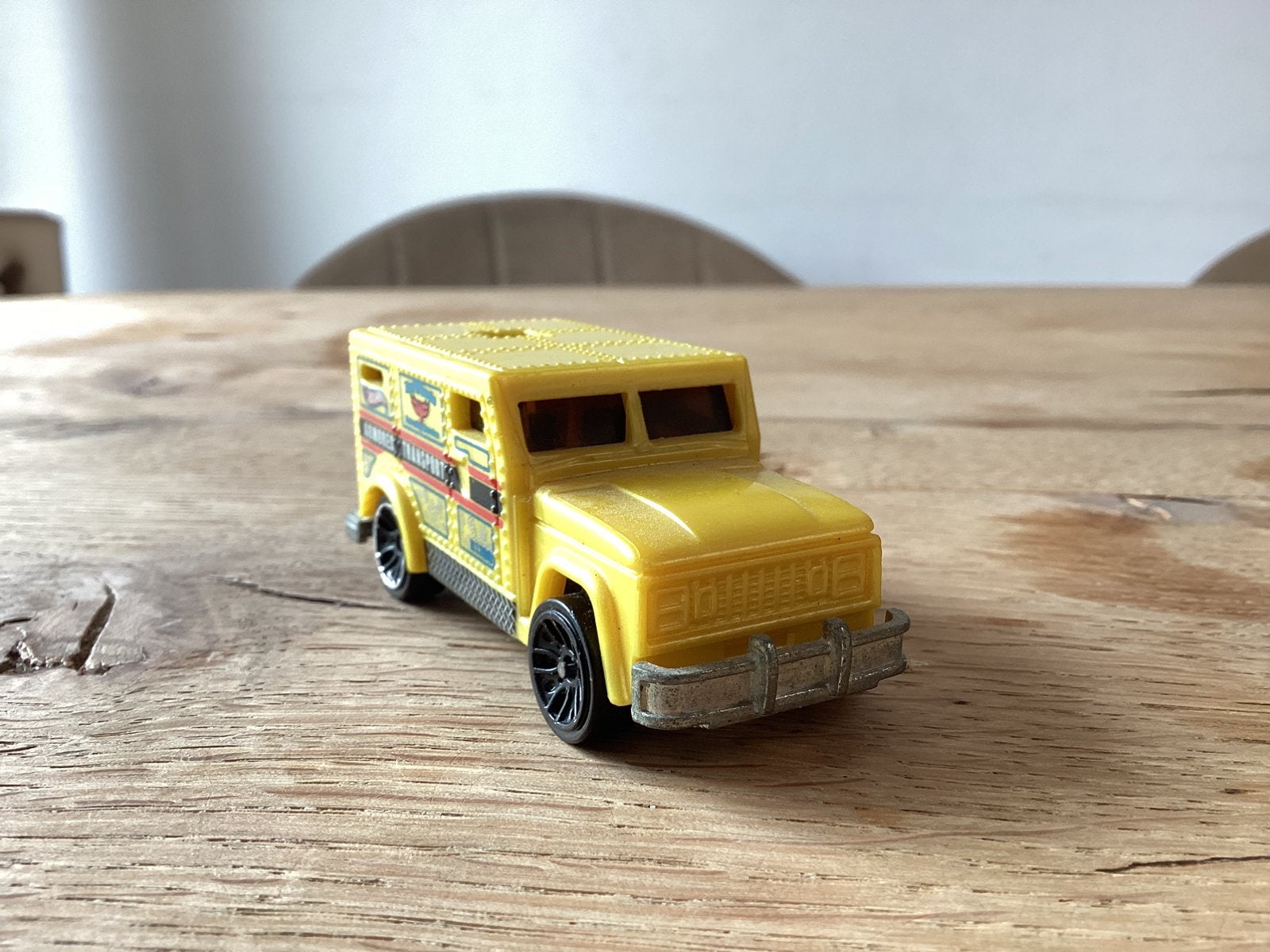 Hot Wheels Armored Truck Armored Transport Geel 2013 1:64, Ophalen of Verzenden, Gebruikt, Auto