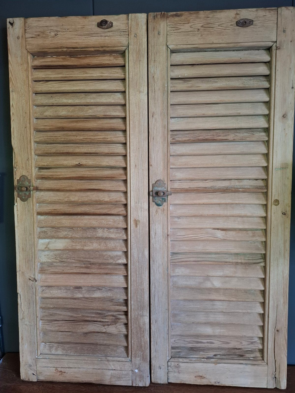 Set houten luiken, Ophalen