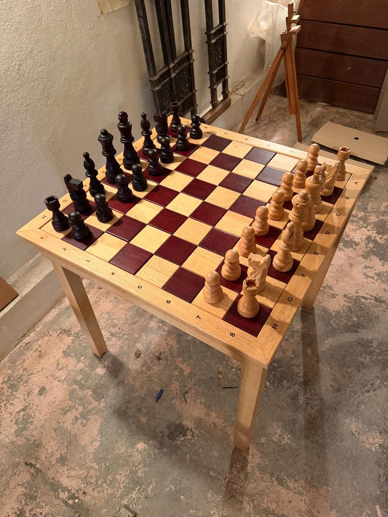 Grote houten schaaktafel met stukken – decor/horeca/mancave, Een of twee spelers, Ophalen, Gebruikt