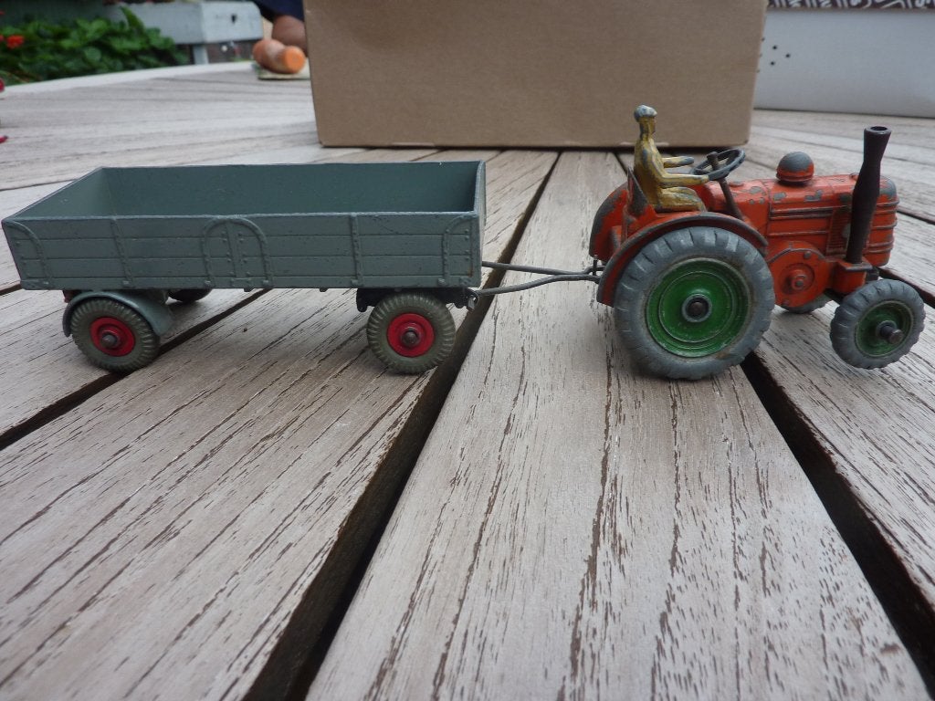 Dinky Toys,  Field Marshall tractor + aanhangwagen, Ophalen of Verzenden