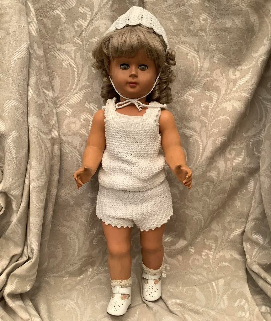 Antieke pop met krullen, 60 cm, muts schoenen, Ophalen of Verzenden, Zo goed als nieuw, X, Pop