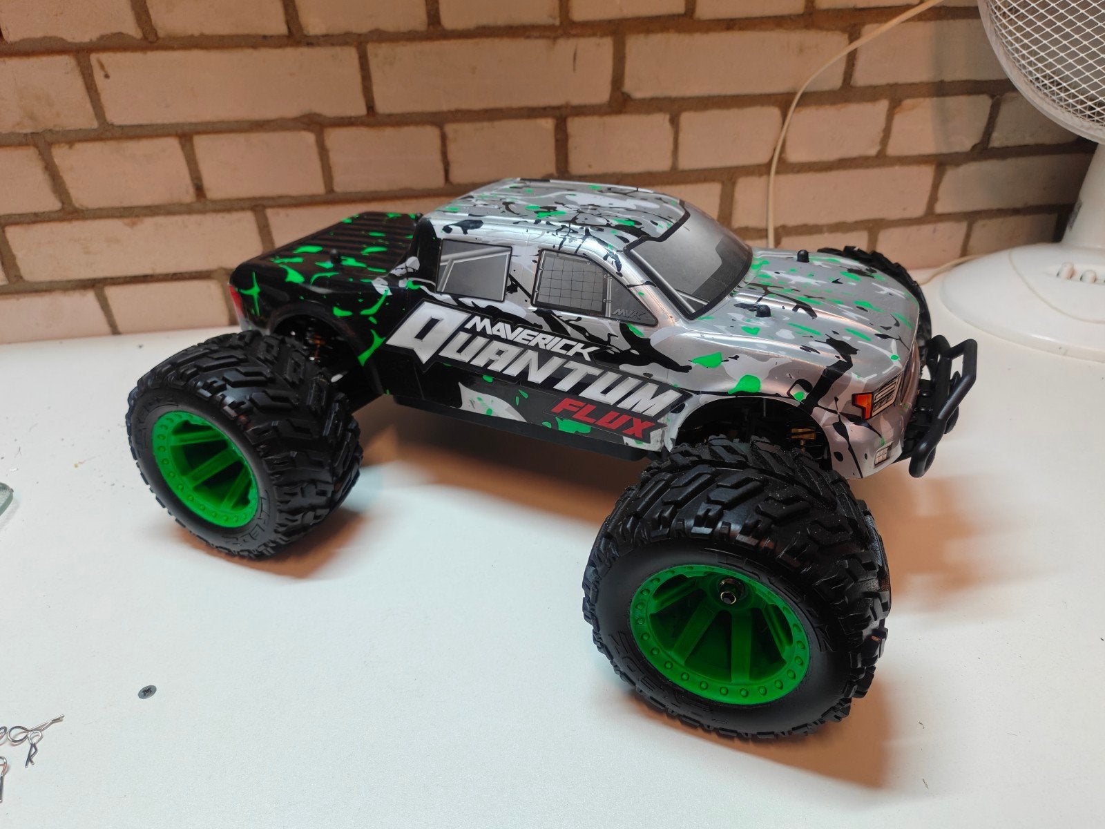 Maverick quantum mt flux, 1:10, rtr en veel  onderdelen, Auto offroad, Zo goed als nieuw, Schaal 1:10, RTR (Ready to Run)