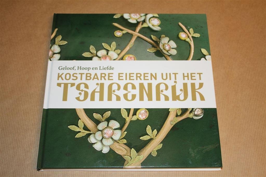 Geloof, Hoop en Liefde. Kostbare eieren uit het Tsarenrijk., Ophalen of Verzenden, Zo goed als nieuw