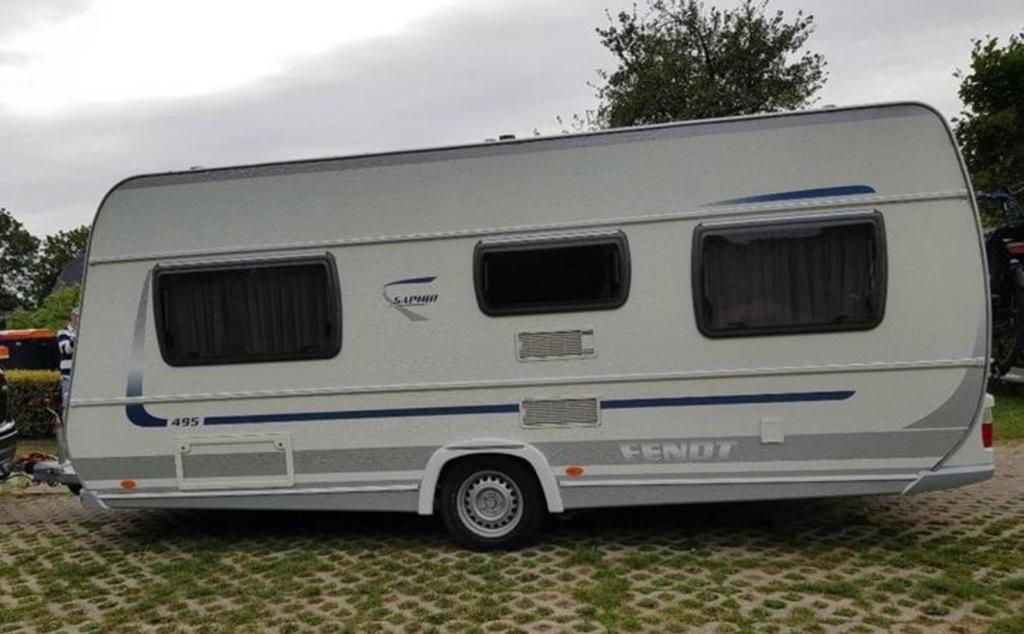 Fendt Saphir 495 | Mover | Voortent | Thule luifel, Caravans en Kamperen, Caravans, Rondzit, Frans bed, Particulier, Fendt