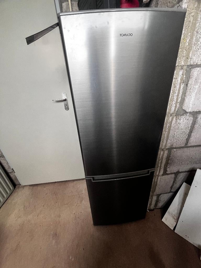 Koel vriez combinatie (Tomado), Ophalen, 150 tot 200 liter, Met aparte vriezer, Zo goed als nieuw