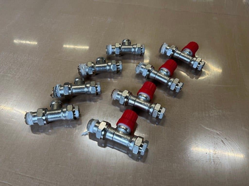 4 Danfoss thermostaatkranen, voetventielen en knelsetjes, Verzenden, Nieuw