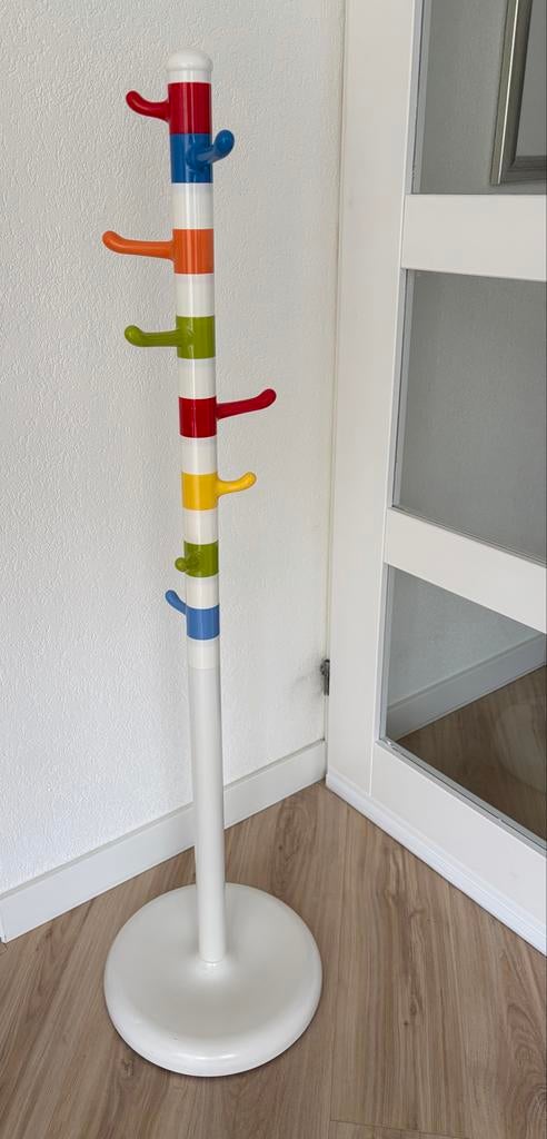 Kleurrijke kapstok voor kinderen - Zo goed als nieuw, Huis en Inrichting, Woonaccessoires | Kapstokken, Ophalen, Kunststof, Zo goed als nieuw