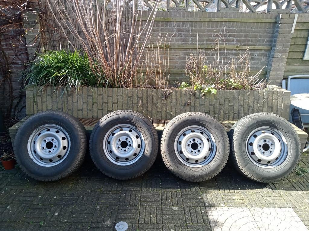 4x 16 inch velgen met overjarige winterbanden Fiat Ducato, Auto diversen, Overige Auto diversen, Ophalen