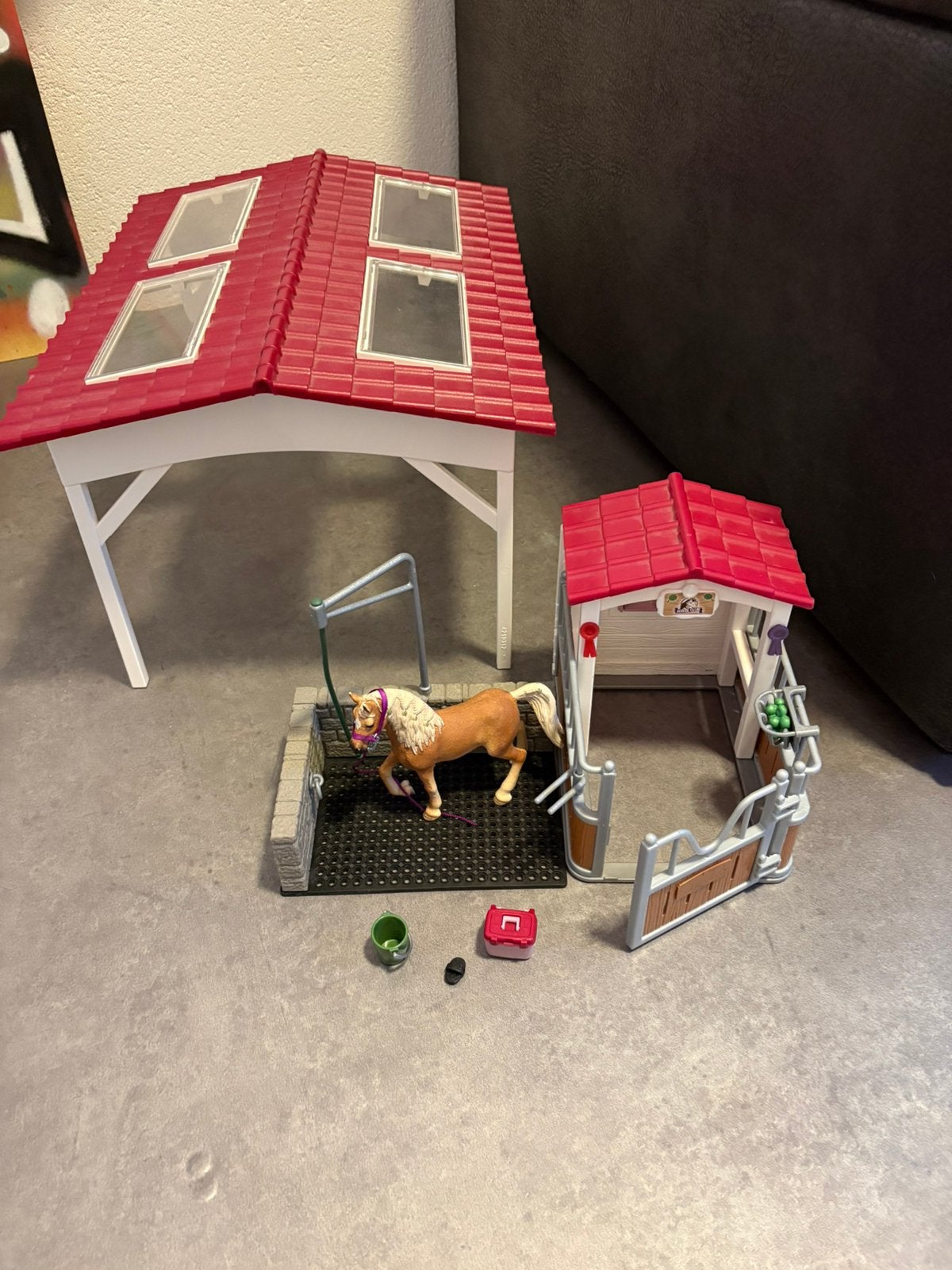 Schleich paardenbak overkapping, paddock en poetsplaats, Ophalen of Verzenden, Zo goed als nieuw