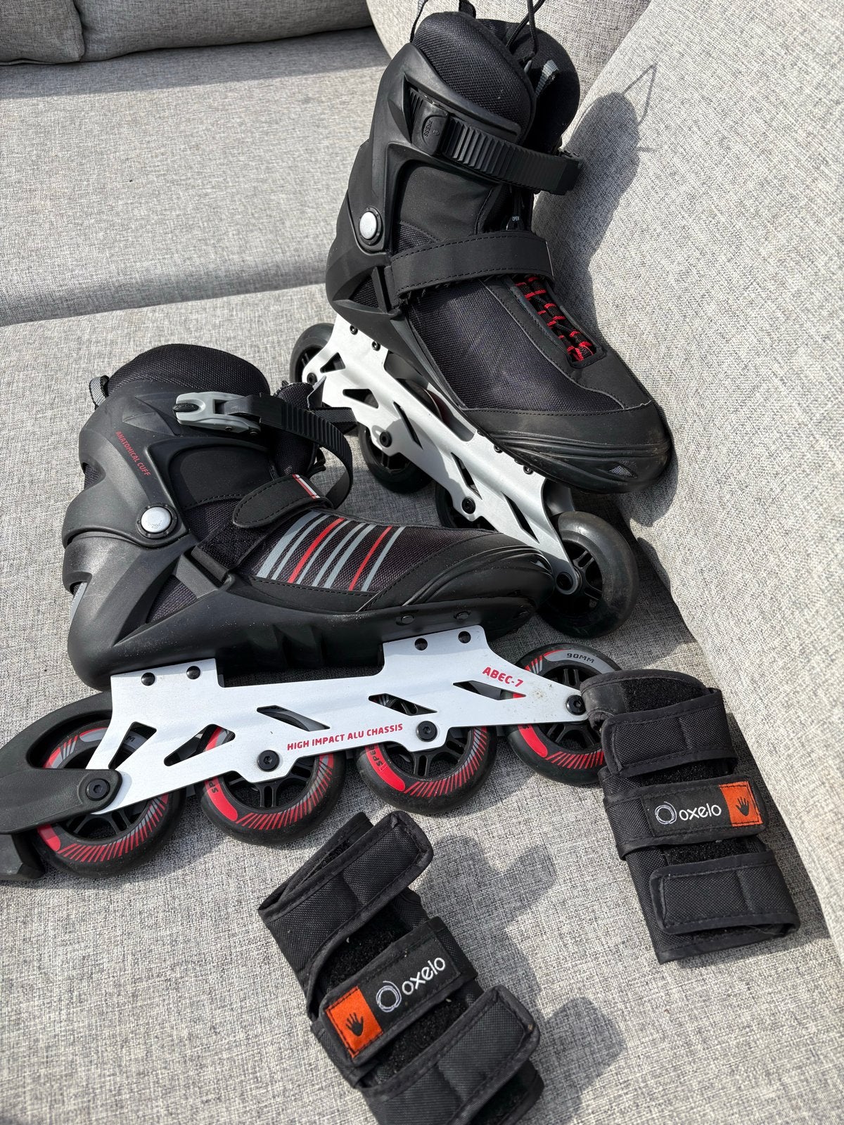 Inline skates met polsbeschermers - Zwart/Rood, Kinderen, Zo goed als nieuw, Inline skates 4 wielen, Ophalen